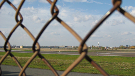 tempelhof_zaun.jpg