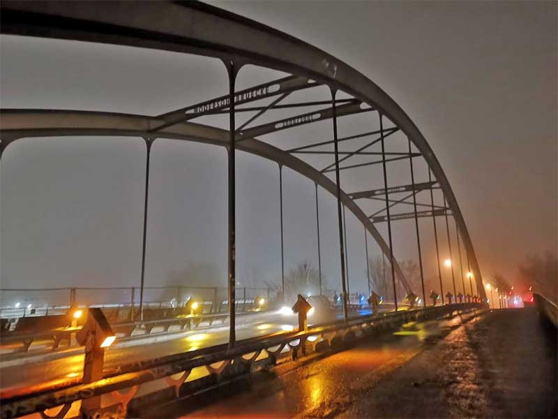 Modersohnbrücke nachts